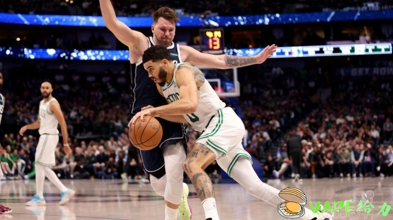 體育新聞:2024 年 NBA 總決賽頗具爭議的第三場比賽中,波士頓以 106-99 擊敗達拉斯隊