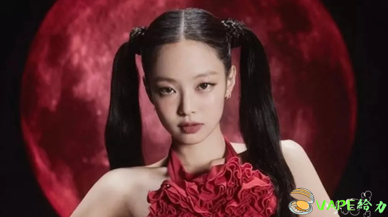 偶像隕落! BLACKPINK的Jennie被發現在室內吸電子煙並向助理吐煙