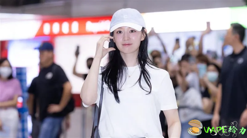 「淚之女王」金智媛登陸台灣!延誤1小時 800名粉絲擠爆桃園機場